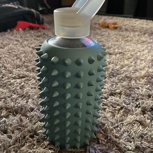 bkr 500mL Bottle - Spiked Juniper sleeve